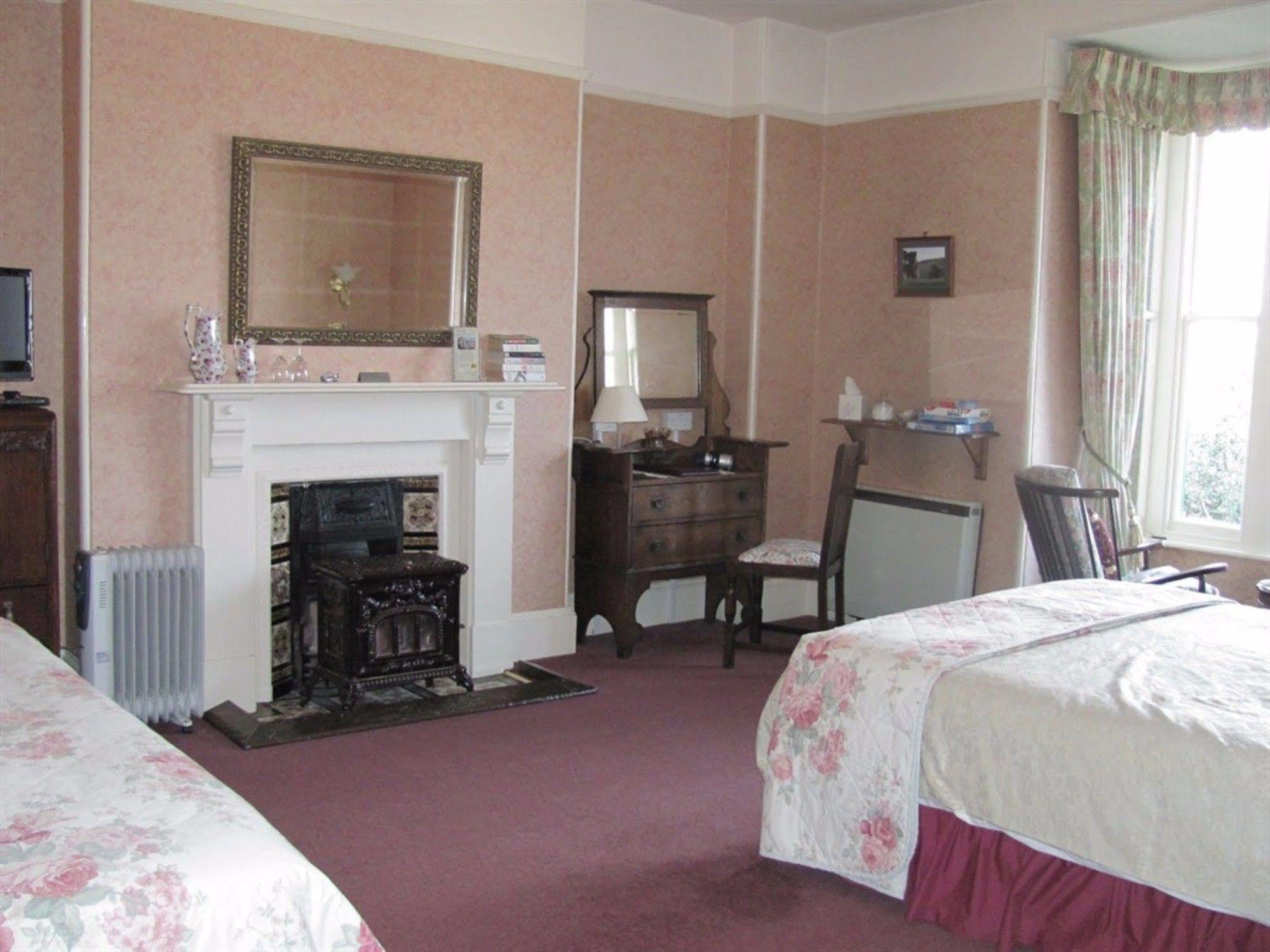 Penrose Bed & Breakfast Лостуитиел Экстерьер фото