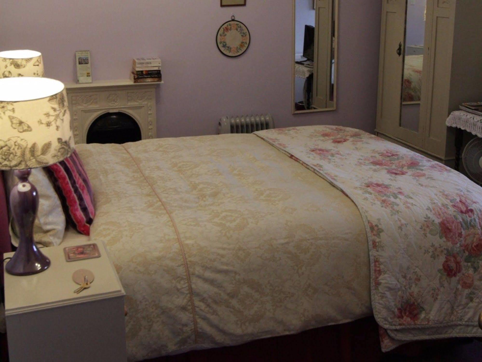 Penrose Bed & Breakfast Лостуитиел Экстерьер фото