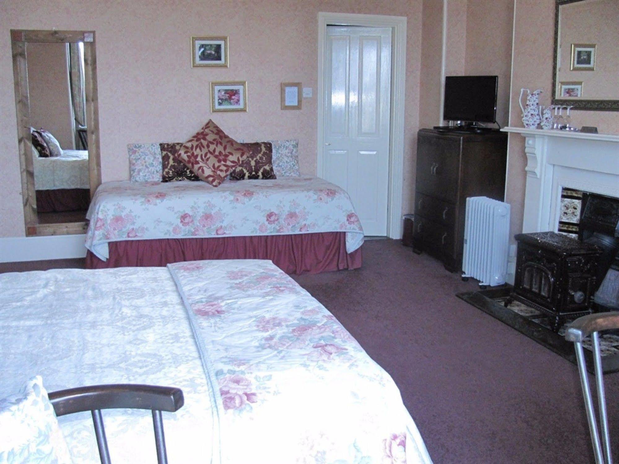 Penrose Bed & Breakfast Лостуитиел Экстерьер фото