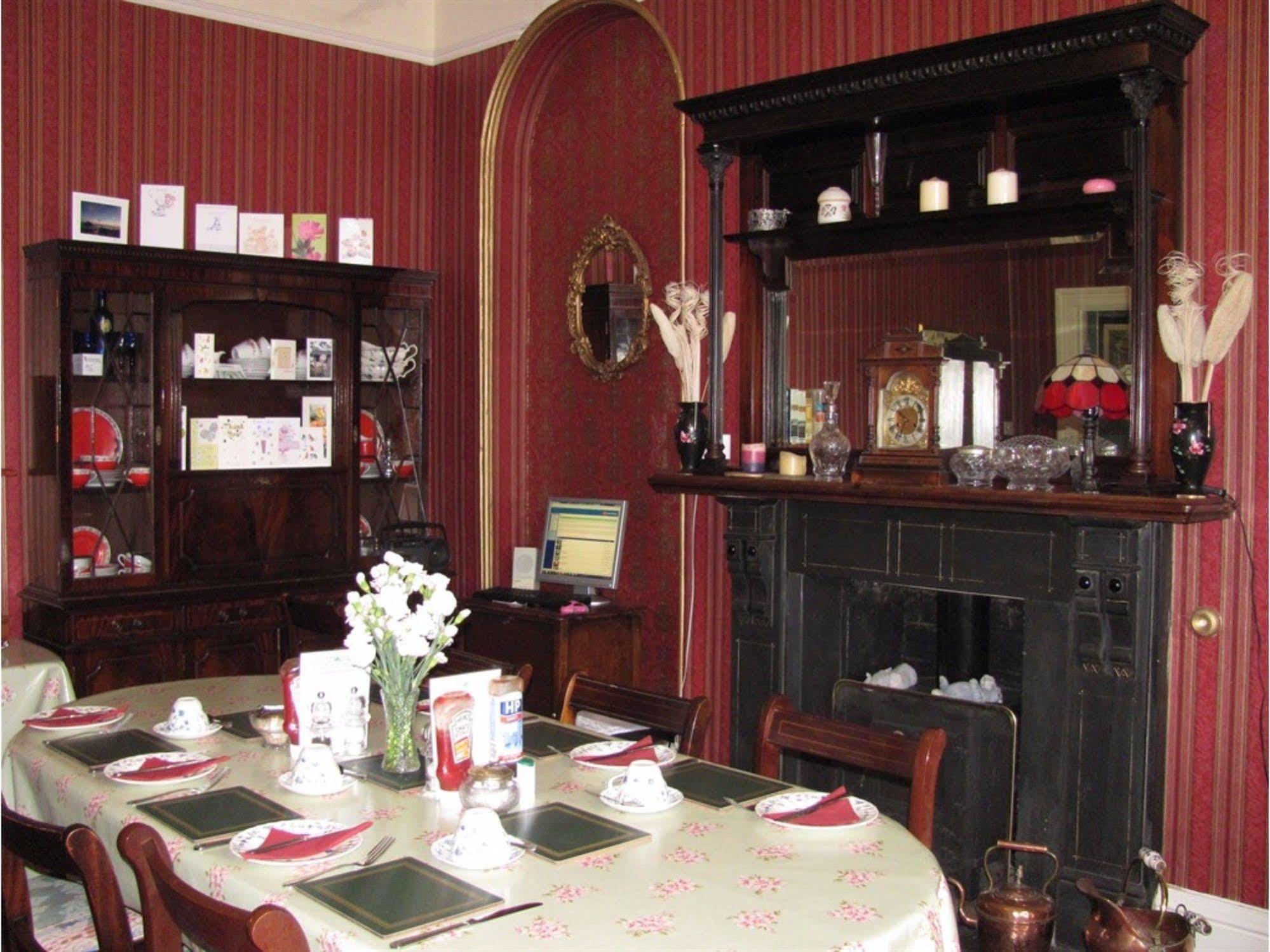 Penrose Bed & Breakfast Лостуитиел Экстерьер фото